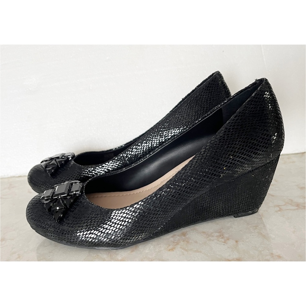 BCBCGeneration Black Faux Snakeskin Leather Wedge Heel Shoes 36 NWT